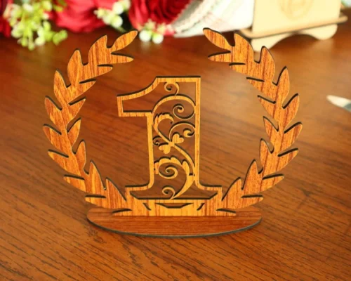 Corona floral decorativa para números de mesa - Diseño de corte láser digital para Glowforge